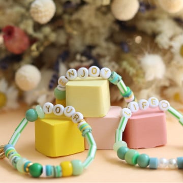 Perles lettres 3 mots pour bracelet à personnaliser - Enjoy, Your et Life
