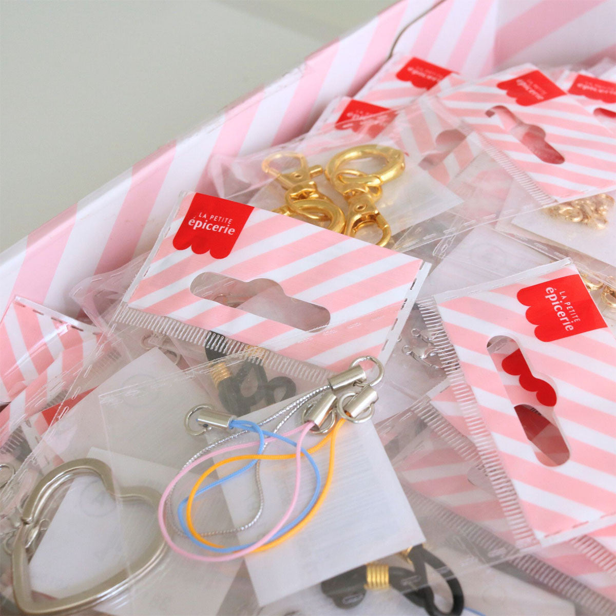 Bar à perles 8 Boîtes - 8 Thèmes